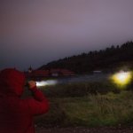 Kraftig ficklampa med vitt, grönt och rött sken