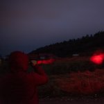 Kraftig ficklampa med vitt, grönt och rött sken