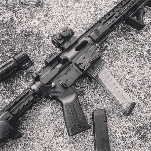 AR i 9x19 -DB9